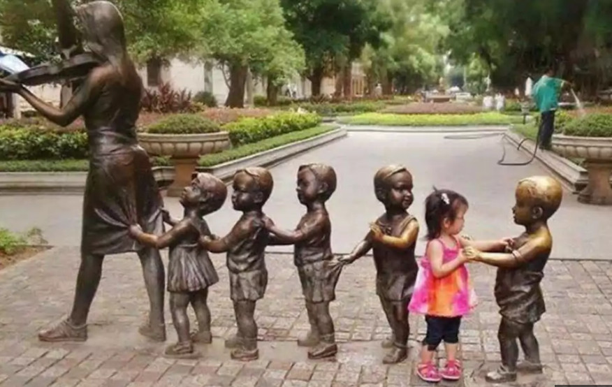 Những khoảnh khắc vui nhộn khi các 'cao thủ' chụp hình 'so deep' cùng... tượng Những khoảnh khắc vui nhộn khi các 'cao thủ' chụp hình 'so deep' cùng... tượng