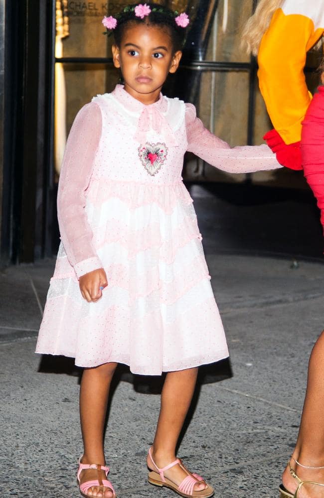 Mới 6 tuổi, con gái Beyonce đã được cả thế giới khen ngợi gu thời trang là nhờ nhân vật này Mới 6 tuổi, con gái Beyonce đã được cả thế giới khen ngợi gu thời trang là nhờ nhân vật này