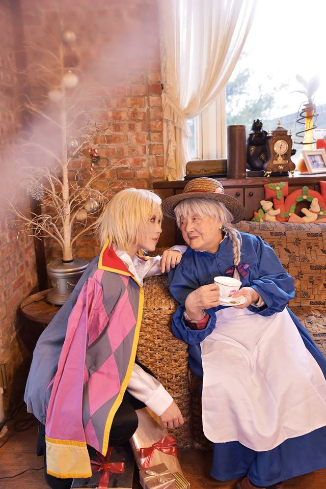 Bà ngoại U90 cosplay 'Howl's Moving Castle' không thể nào chuẩn hơn Bà ngoại U90 cosplay 'Howl's Moving Castle' không thể nào chuẩn hơn