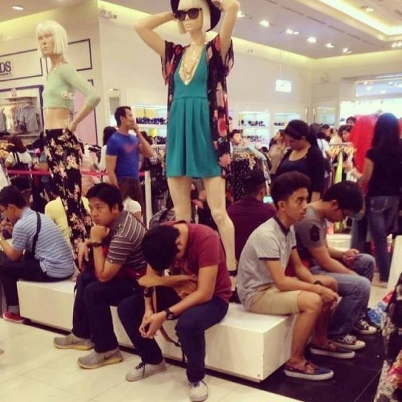 50 sắc thái ngủ gật của các ông chồng khi đợi vợ shopping 50 sắc thái ngủ gật của các ông chồng khi đợi vợ shopping