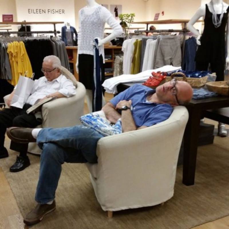 50 sắc thái ngủ gật của các ông chồng khi đợi vợ shopping 50 sắc thái ngủ gật của các ông chồng khi đợi vợ shopping