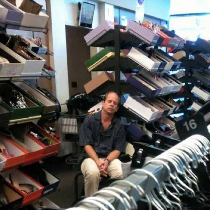 50 sắc thái ngủ gật của các ông chồng khi đợi vợ shopping 50 sắc thái ngủ gật của các ông chồng khi đợi vợ shopping