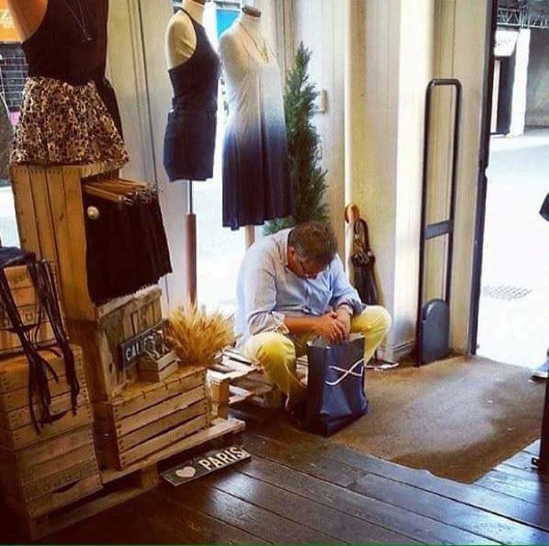 50 sắc thái ngủ gật của các ông chồng khi đợi vợ shopping 50 sắc thái ngủ gật của các ông chồng khi đợi vợ shopping
