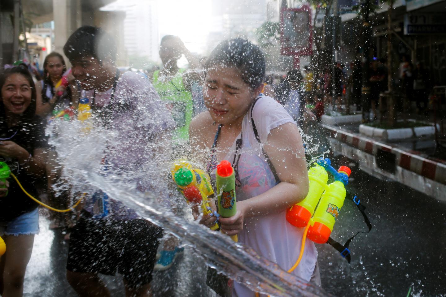 2/3 phụ nữ tham gia lễ hội Songkran đã bị quấy rối tình dục và câu trả lời gây shock của chính quyền 2/3 phụ nữ tham gia lễ hội Songkran đã bị quấy rối tình dục và câu trả lời gây shock của chính quyền