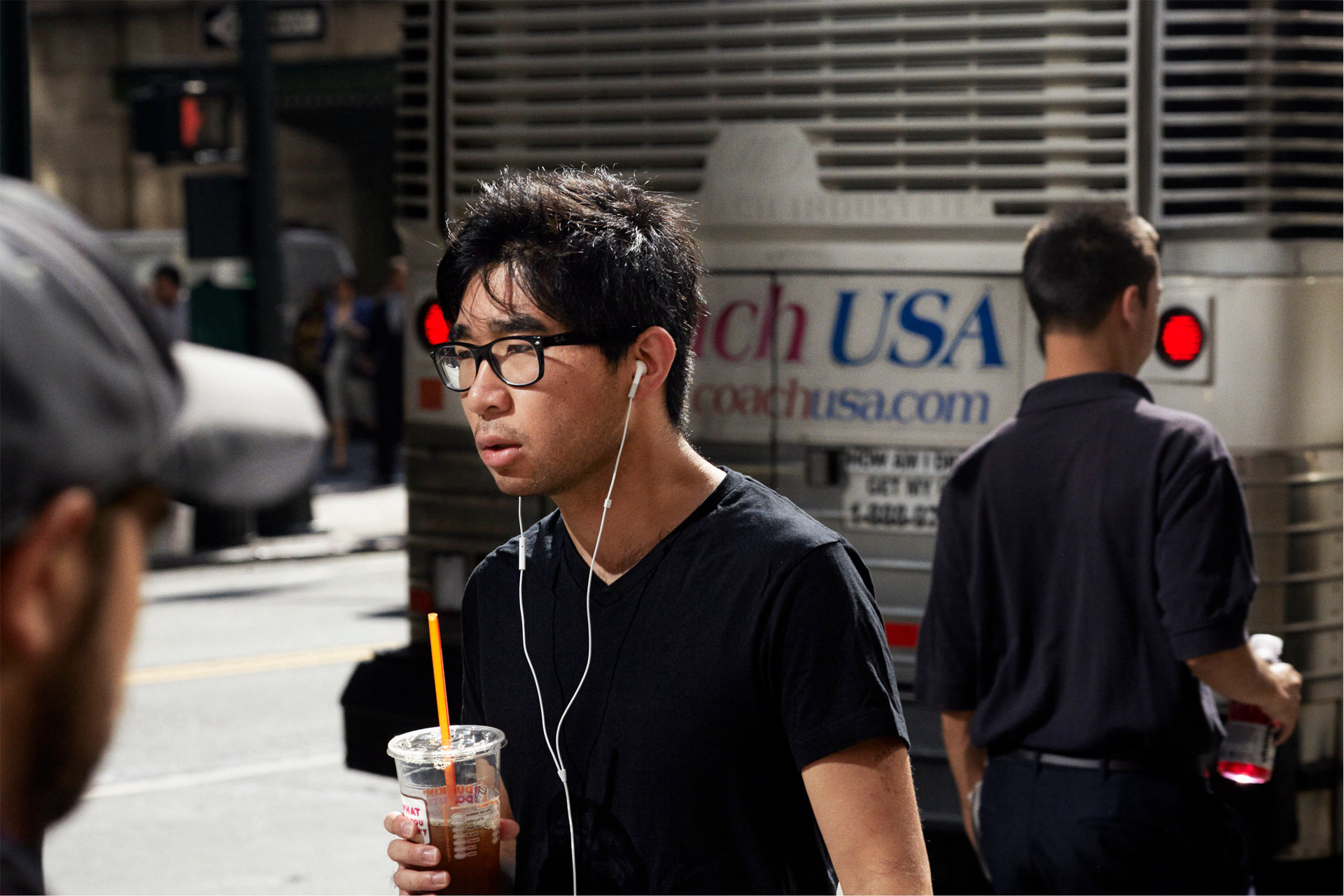 Nhiếp ảnh gia dành 10 năm ghi lại hình ảnh người qua đường New York mỗi buổi sáng Nhiếp ảnh gia dành 10 năm ghi lại hình ảnh người qua đường New York mỗi buổi sáng