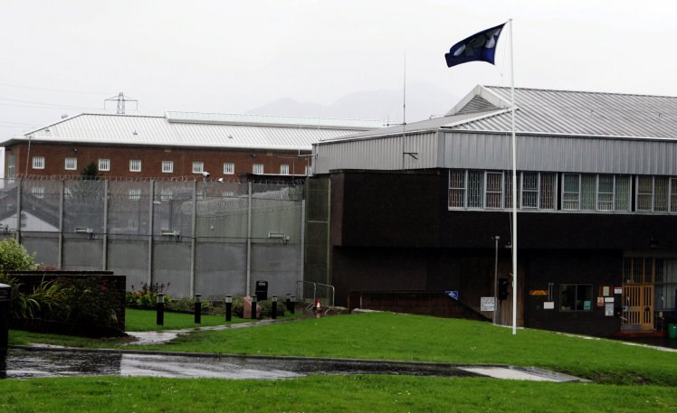 Tội phạm tình dục tại Scotland phải ăn cơm trộn với phân, nước tiểu và mảnh kim loại Tội phạm tình dục tại Scotland phải ăn cơm trộn với phân, nước tiểu và mảnh kim loại