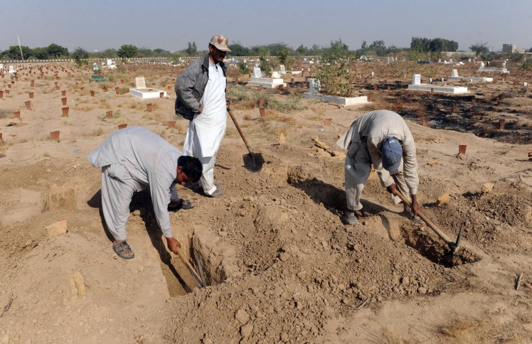 Phát hiện 345 thi thể bé gái bị giết hại dã man tại các bãi rác ở Pakistan Phát hiện 345 thi thể bé gái bị giết hại dã man tại các bãi rác ở Pakistan