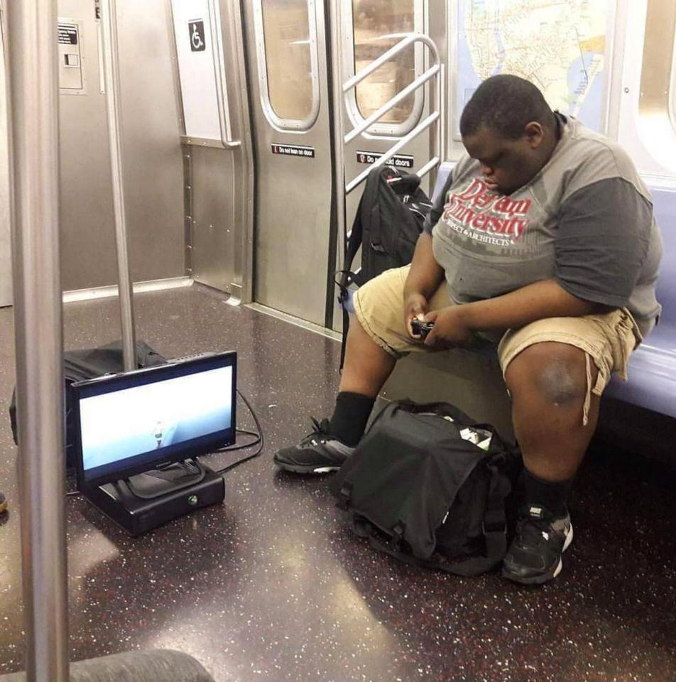 Những hành khách 'có một không hai' trên tàu điện ngầm New York Những hành khách 'có một không hai' trên tàu điện ngầm New York