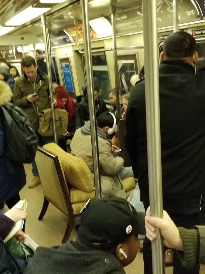 Những hành khách 'có một không hai' trên tàu điện ngầm New York Những hành khách 'có một không hai' trên tàu điện ngầm New York