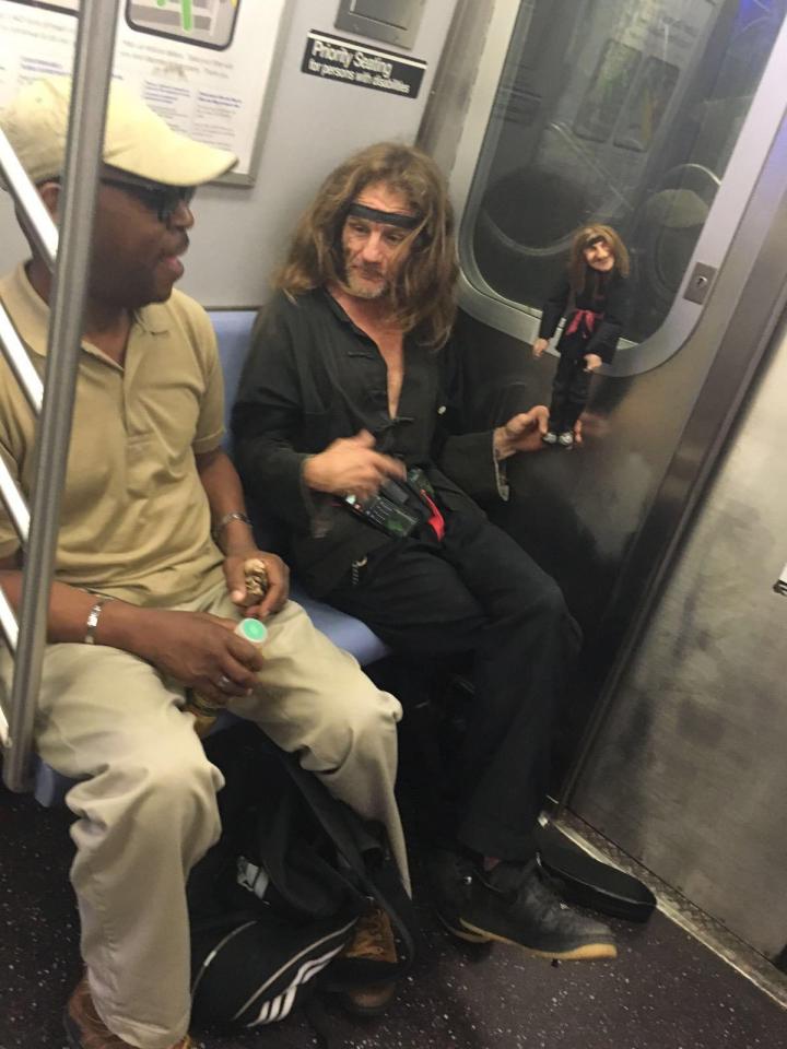 Những hành khách 'có một không hai' trên tàu điện ngầm New York Những hành khách 'có một không hai' trên tàu điện ngầm New York