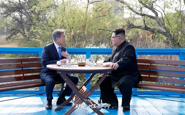 Chuyên gia phân tích khẩu hình để tìm bí mật cuộc đối thoại giữa hai lãnh đạo Hàn Quốc và Triều Tiên Chuyên gia phân tích khẩu hình để tìm bí mật cuộc đối thoại giữa hai lãnh đạo Hàn Quốc và Triều Tiên
