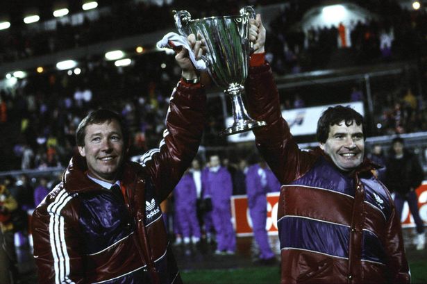 Ngài Alex Ferguson vượt qua cơn nguy kịch, hiện đang dần hồi phục Ngài Alex Ferguson vượt qua cơn nguy kịch, hiện đang dần hồi phục