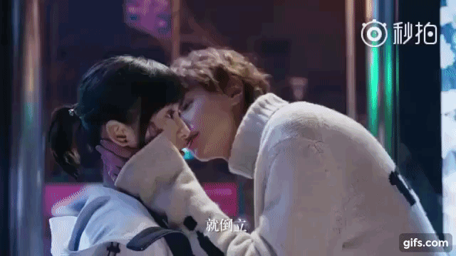 'Vườn Sao Băng' vừa tung trailer, dân tình hốt hoảng vì nữ chính và nam phụ hôn nhau quá nhiều 'Vườn Sao Băng' vừa tung trailer, dân tình hốt hoảng vì nữ chính và nam phụ hôn nhau quá nhiều