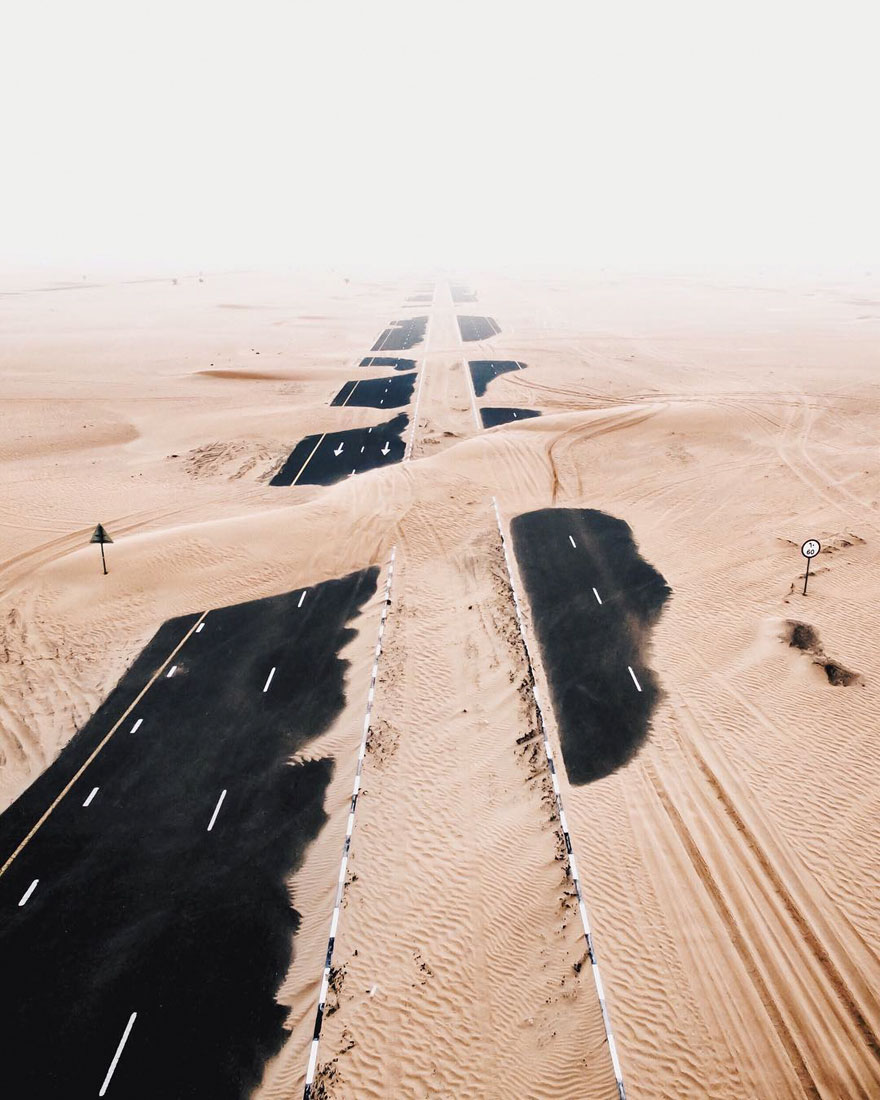 Ngắm loạt ảnh như trong phim khi sa mạc xâm chiếm cao tốc ở Dubai và Abu Dhabi Ngắm loạt ảnh như trong phim khi sa mạc xâm chiếm cao tốc ở Dubai và Abu Dhabi
