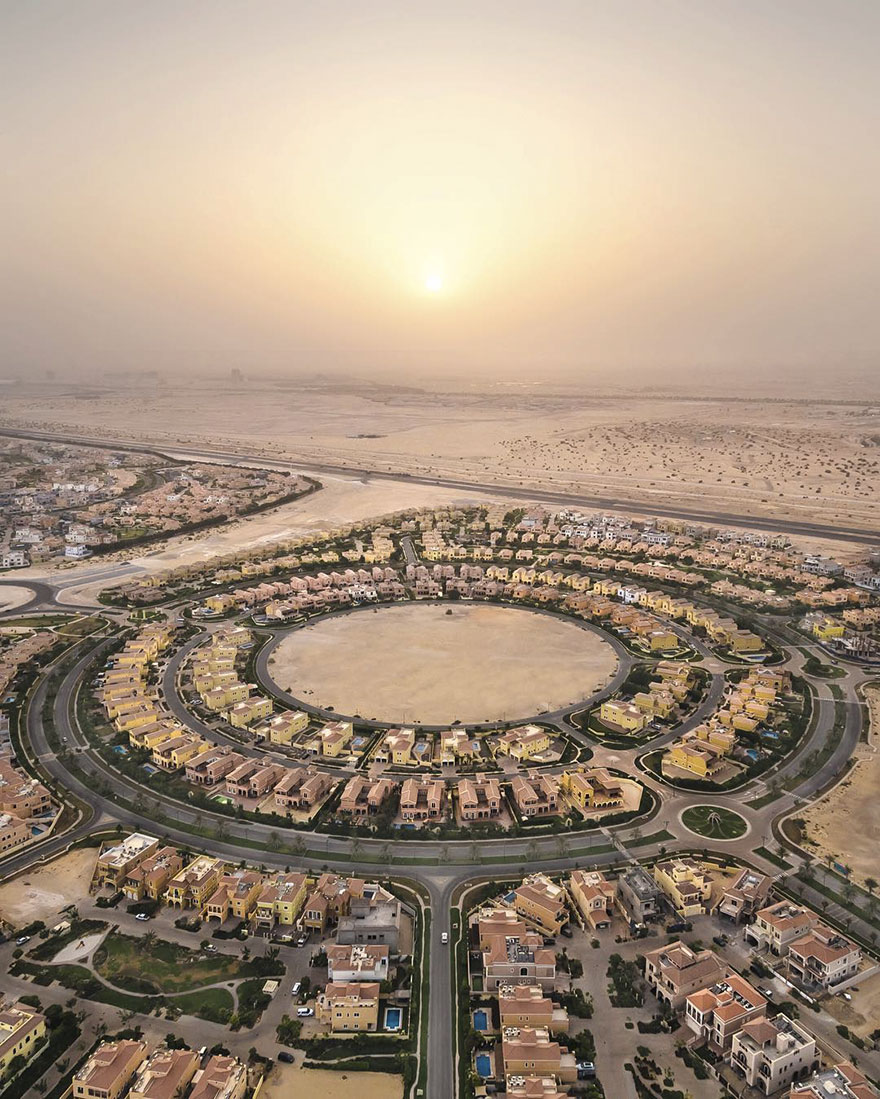 Ngắm loạt ảnh như trong phim khi sa mạc xâm chiếm cao tốc ở Dubai và Abu Dhabi Ngắm loạt ảnh như trong phim khi sa mạc xâm chiếm cao tốc ở Dubai và Abu Dhabi