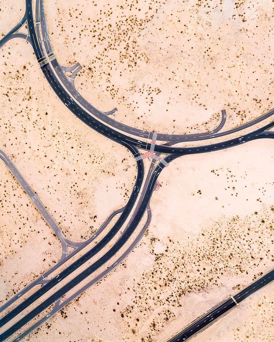 Ngắm loạt ảnh như trong phim khi sa mạc xâm chiếm cao tốc ở Dubai và Abu Dhabi Ngắm loạt ảnh như trong phim khi sa mạc xâm chiếm cao tốc ở Dubai và Abu Dhabi