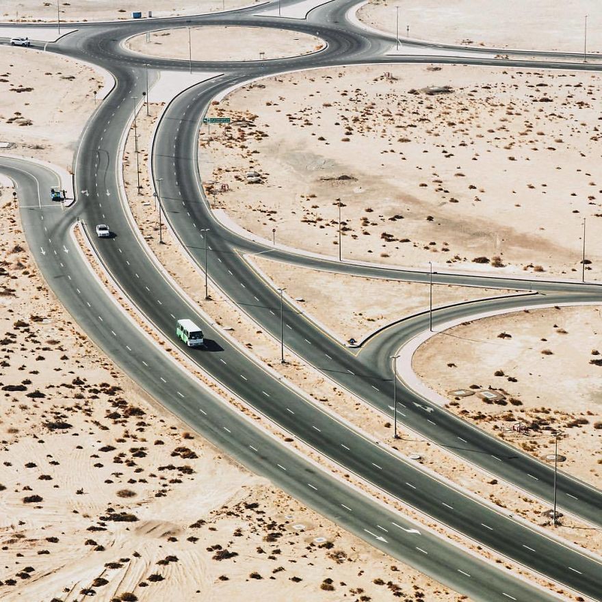 Ngắm loạt ảnh như trong phim khi sa mạc xâm chiếm cao tốc ở Dubai và Abu Dhabi Ngắm loạt ảnh như trong phim khi sa mạc xâm chiếm cao tốc ở Dubai và Abu Dhabi