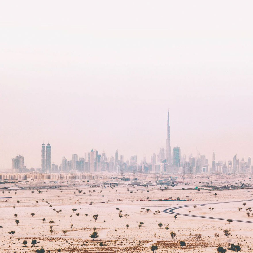 Ngắm loạt ảnh như trong phim khi sa mạc xâm chiếm cao tốc ở Dubai và Abu Dhabi Ngắm loạt ảnh như trong phim khi sa mạc xâm chiếm cao tốc ở Dubai và Abu Dhabi