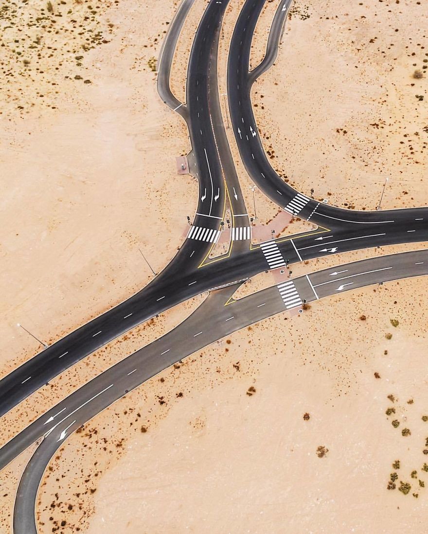 Ngắm loạt ảnh như trong phim khi sa mạc xâm chiếm cao tốc ở Dubai và Abu Dhabi Ngắm loạt ảnh như trong phim khi sa mạc xâm chiếm cao tốc ở Dubai và Abu Dhabi
