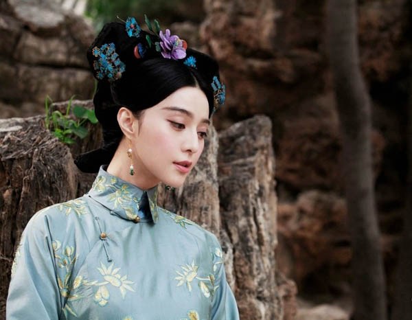 6 'bóng hồng' Hoa ngữ ngoài đời đẹp long lanh mà cứ đóng cổ trang là 'xấu đau xấu đớn' 6 'bóng hồng' Hoa ngữ ngoài đời đẹp long lanh mà cứ đóng cổ trang là 'xấu đau xấu đớn'