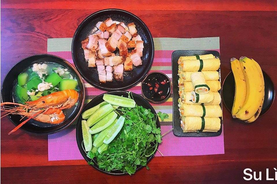 Được vợ đảm chuẩn bị hộp cơm 5 sao mỗi sáng, hẳn đây là người đàn ông kiếp trước cứu cả thế giới Được vợ đảm chuẩn bị hộp cơm 5 sao mỗi sáng, hẳn đây là người đàn ông kiếp trước cứu cả thế giới