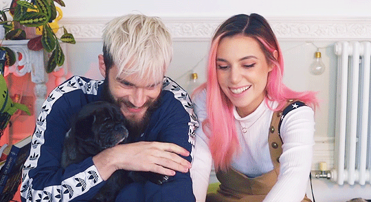 Hành trình tình yêu 7 năm của 'ông hoàng Youtube' Pewdiepie và bạn gái Marzia Hành trình tình yêu 7 năm của 'ông hoàng Youtube' Pewdiepie và bạn gái Marzia