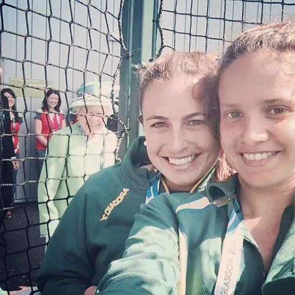 Những khoảnh khắc 'photobomb' đáng yêu hết phần nhân vật chính Những khoảnh khắc 'photobomb' đáng yêu hết phần nhân vật chính