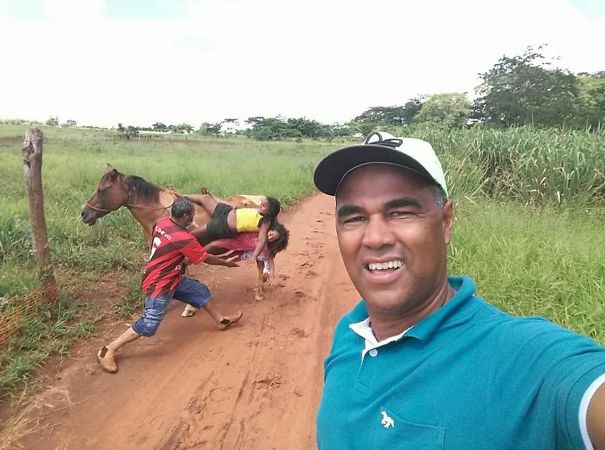 Những khoảnh khắc 'photobomb' đáng yêu hết phần nhân vật chính Những khoảnh khắc 'photobomb' đáng yêu hết phần nhân vật chính
