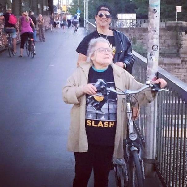 Những khoảnh khắc 'photobomb' đáng yêu hết phần nhân vật chính Những khoảnh khắc 'photobomb' đáng yêu hết phần nhân vật chính