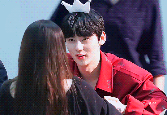 Nhìn 9 quý ông idol này mới hiểu vì sao fangirl cứ tranh nhau về 'làm dâu' Busan Nhìn 9 quý ông idol này mới hiểu vì sao fangirl cứ tranh nhau về 'làm dâu' Busan