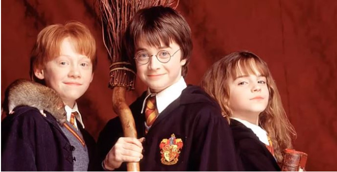 28 năm nhan sắc của 'hoa hồng nước Anh' Emma Watson gói gọn trong những bức ảnh này 28 năm nhan sắc của 'hoa hồng nước Anh' Emma Watson gói gọn trong những bức ảnh này