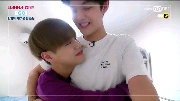 Những khoảnh khắc 'tình như cái bình' của 8 cặp bromance nổi tiếng trong Wanna One Những khoảnh khắc 'tình như cái bình' của 8 cặp bromance nổi tiếng trong Wanna One