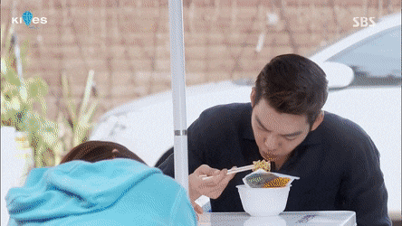 Vì sao tài phiệt trong phim Hàn lại mê đắm mì tôm đến mức ám ảnh? Vì sao tài phiệt trong phim Hàn lại mê đắm mì tôm đến mức ám ảnh?