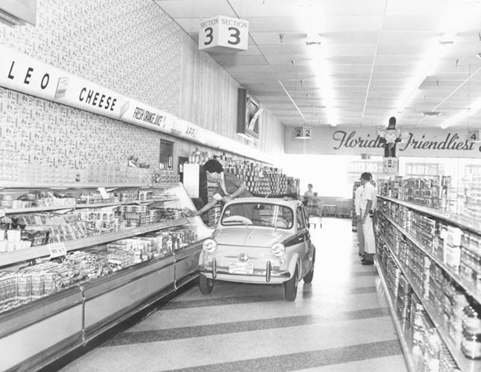 Loạt ảnh vintage chụp tại siêu thị ngày xưa 'xịn xò' không kém gì bây giờ Loạt ảnh vintage chụp tại siêu thị ngày xưa 'xịn xò' không kém gì bây giờ