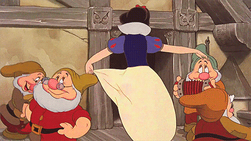 Phải cảm ơn Disney vì đã lược bỏ những chi tiết ghê rợn này trong bản gốc 'Bạch Tuyết Và Bảy Chú Lùn' Phải cảm ơn Disney vì đã lược bỏ những chi tiết ghê rợn này trong bản gốc 'Bạch Tuyết Và Bảy Chú Lùn'