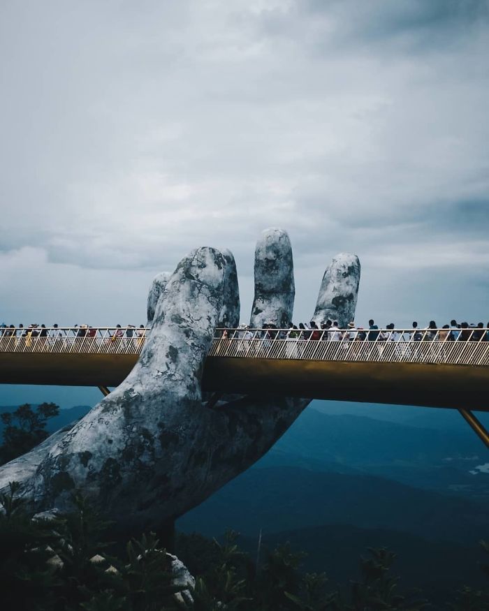 Báo chí nước ngoài liên tục đưa tin khen ngợi Cầu Vàng tại Bà Nà Hills 'đẹp như trong phim' Báo chí nước ngoài liên tục đưa tin khen ngợi Cầu Vàng tại Bà Nà Hills 'đẹp như trong phim'
