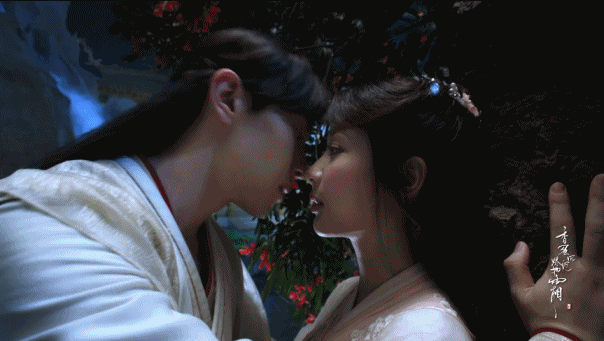 'Hương Mật Tựa Khói Sương' nhá hàng cảnh 'linh tu' nóng bỏng mắt của Húc Phượng và Cẩm Mịch 'Hương Mật Tựa Khói Sương' nhá hàng cảnh 'linh tu' nóng bỏng mắt của Húc Phượng và Cẩm Mịch