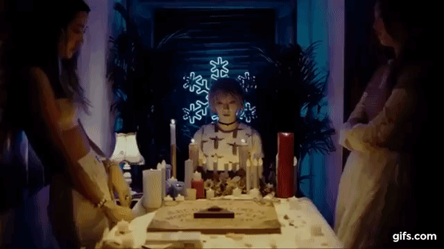 'Rợn tóc gáy' với loạt chi tiết siêu kinh dị nhưng chẳng mấy ai để ý trong MV nhạc Hàn 'Rợn tóc gáy' với loạt chi tiết siêu kinh dị nhưng chẳng mấy ai để ý trong MV nhạc Hàn