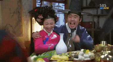 Yêu cầu Sejeong (Gugudan) rót bia, Seungri (Big Bang) bị 'ném đá' vì hành động vô duyên Yêu cầu Sejeong (Gugudan) rót bia, Seungri (Big Bang) bị 'ném đá' vì hành động vô duyên