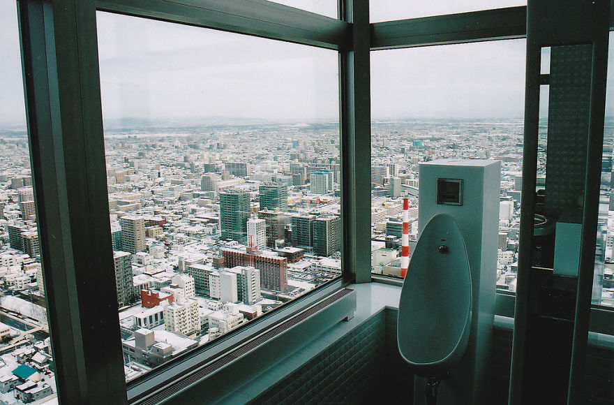 Khi view từ cửa sổ... nhà vệ sinh còn đắt giá hơn cả phòng khách sạn 5 sao Khi view từ cửa sổ... nhà vệ sinh còn đắt giá hơn cả phòng khách sạn 5 sao