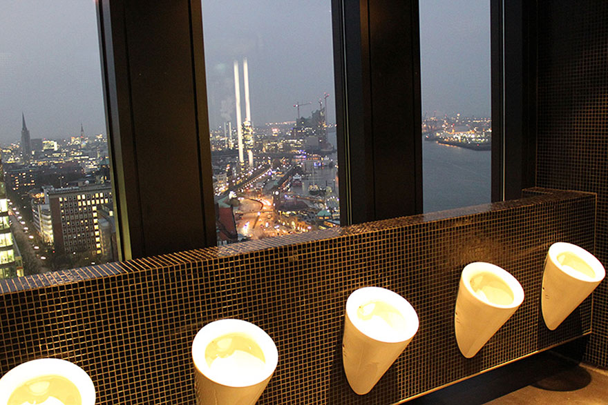 Khi view từ cửa sổ... nhà vệ sinh còn đắt giá hơn cả phòng khách sạn 5 sao Khi view từ cửa sổ... nhà vệ sinh còn đắt giá hơn cả phòng khách sạn 5 sao