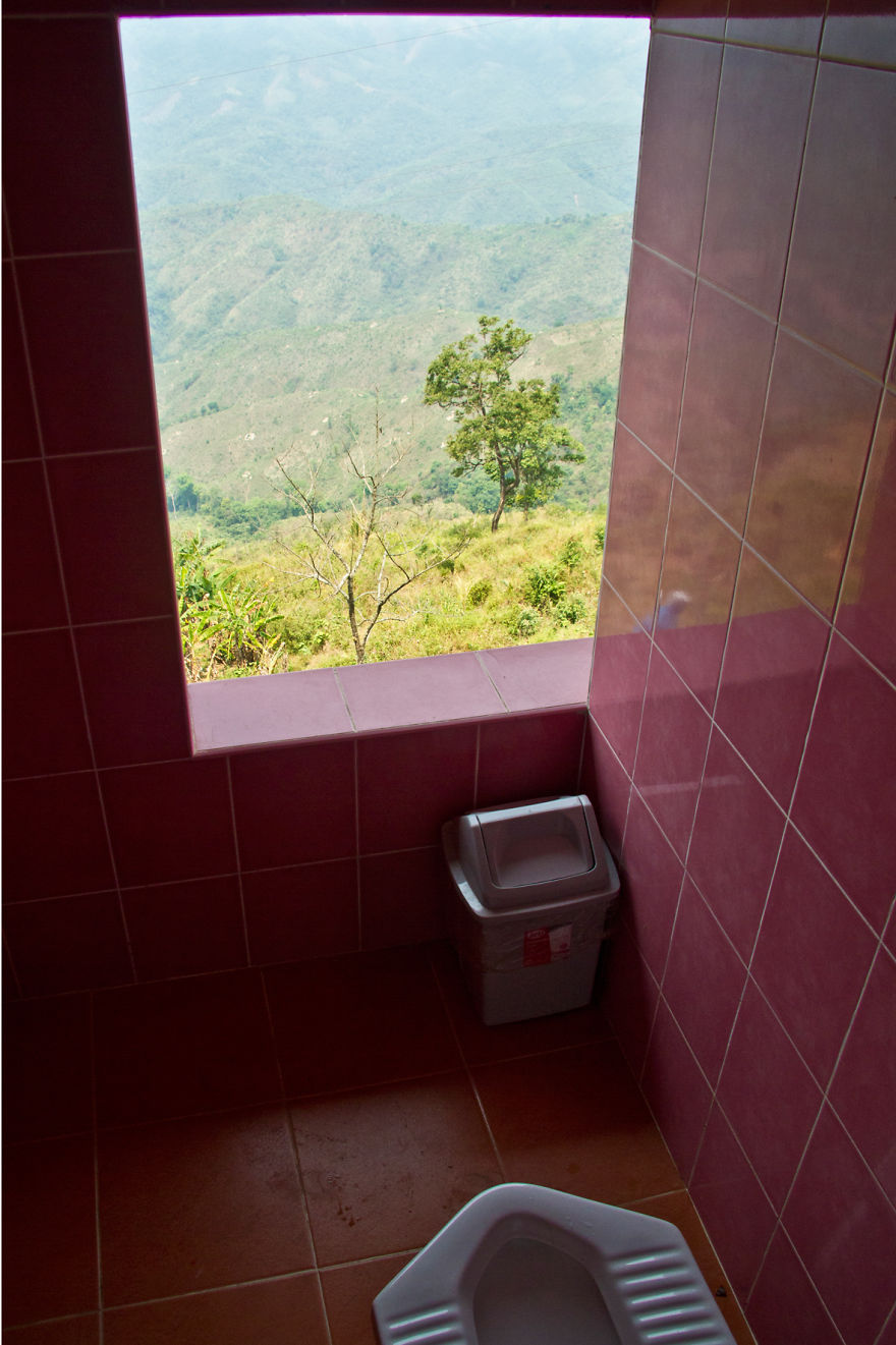 Khi view từ cửa sổ... nhà vệ sinh còn đắt giá hơn cả phòng khách sạn 5 sao Khi view từ cửa sổ... nhà vệ sinh còn đắt giá hơn cả phòng khách sạn 5 sao