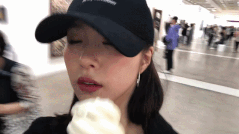 Nổi hứng làm Youtuber, Shin Se Kyung chỉ quay linh tinh nhưng nhan sắc thần thánh đã cứu vớt tất cả Nổi hứng làm Youtuber, Shin Se Kyung chỉ quay linh tinh nhưng nhan sắc thần thánh đã cứu vớt tất cả