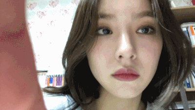 Nổi hứng làm Youtuber, Shin Se Kyung chỉ quay linh tinh nhưng nhan sắc thần thánh đã cứu vớt tất cả Nổi hứng làm Youtuber, Shin Se Kyung chỉ quay linh tinh nhưng nhan sắc thần thánh đã cứu vớt tất cả