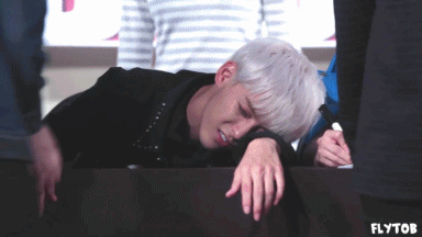 Loạt gif chứng minh chuyện ngược đời: Khi idol bất chấp tất cả để 'cầu xin' sự chú ý từ fans Loạt gif chứng minh chuyện ngược đời: Khi idol bất chấp tất cả để 'cầu xin' sự chú ý từ fans