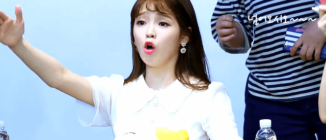 Loạt gif chứng minh chuyện ngược đời: Khi idol bất chấp tất cả để 'cầu xin' sự chú ý từ fans Loạt gif chứng minh chuyện ngược đời: Khi idol bất chấp tất cả để 'cầu xin' sự chú ý từ fans