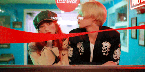 Lovestagram của HyunA - E'Dawn: Từ tình yêu đáng ngưỡng mộ đến mối quan hệ ồn ào trên mạng xã hội Lovestagram của HyunA - E'Dawn: Từ tình yêu đáng ngưỡng mộ đến mối quan hệ ồn ào trên mạng xã hội