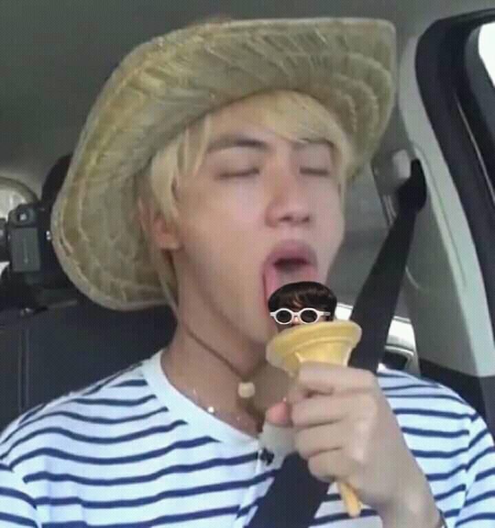 Đúng truyền thống, ARMY tổng tấn công sinh nhật Jin (BTS) bằng bộ ảnh 'dìm hàng' IQ vô cực Đúng truyền thống, ARMY tổng tấn công sinh nhật Jin (BTS) bằng bộ ảnh 'dìm hàng' IQ vô cực