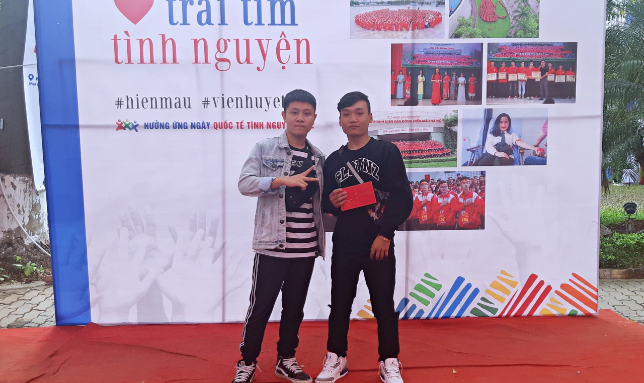 Nhân ngày Quốc Tế Tình Nguyện 5/12, phỏng vấn những bạn trẻ tình nguyện hiến máu tại Hà Nội Nhân ngày Quốc Tế Tình Nguyện 5/12, phỏng vấn những bạn trẻ tình nguyện hiến máu tại Hà Nội