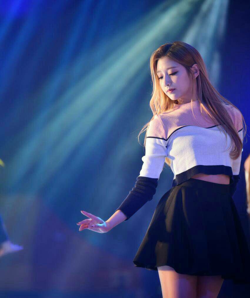 Nam ca sĩ indie xứ Hàn bị 'ném đá' tơi tả vì dám viết bài hát 'mơ tưởng, thèm khát' Yein (Lovelyz) Nam ca sĩ indie xứ Hàn bị 'ném đá' tơi tả vì dám viết bài hát 'mơ tưởng, thèm khát' Yein (Lovelyz)